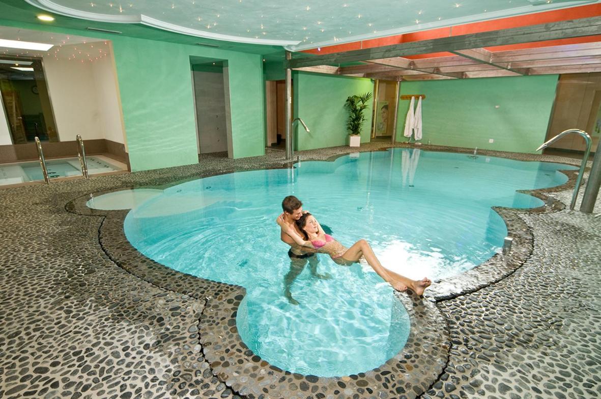 Hotel Panorama Wellness & Resort Malosco Bagian luar foto