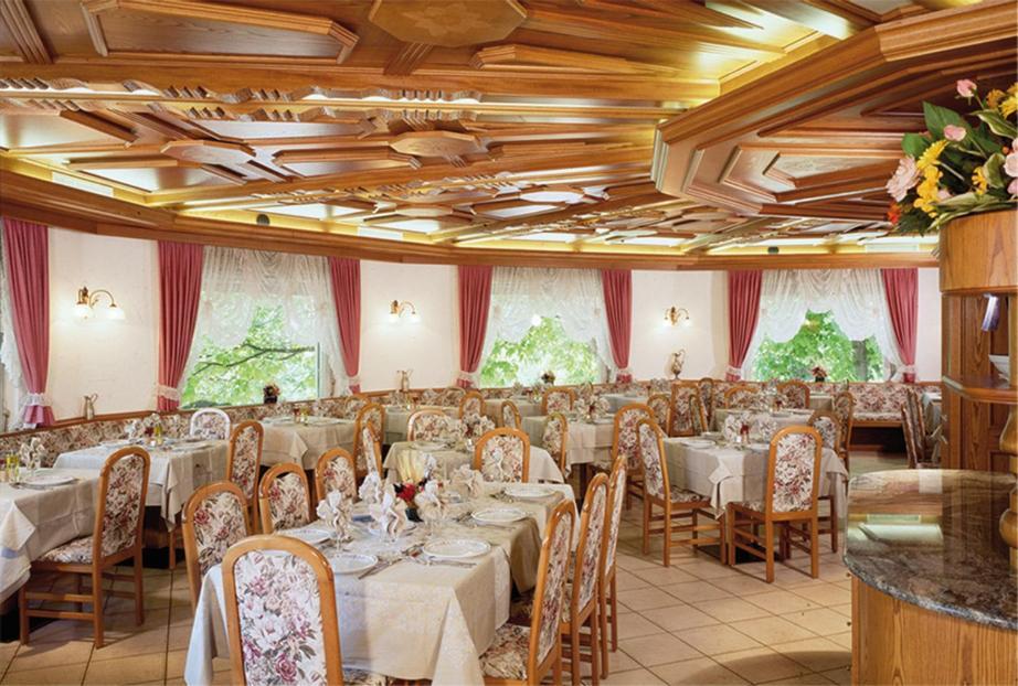 Hotel Panorama Wellness & Resort Malosco Bagian luar foto